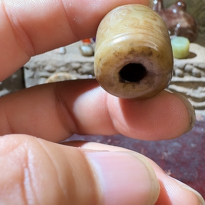和田玉（糖玉）未镶嵌颈饰茶***宜