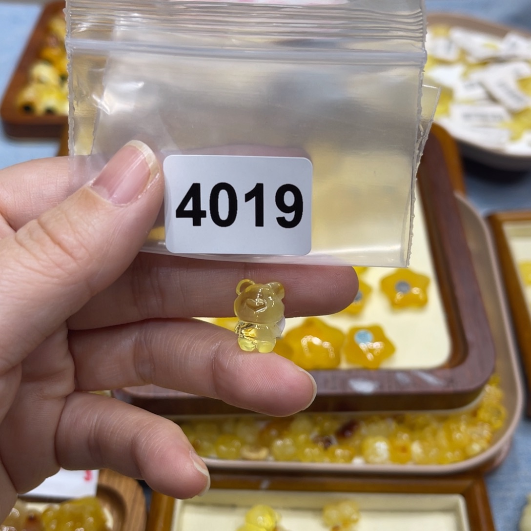 琥珀珠宝奇石未镶嵌