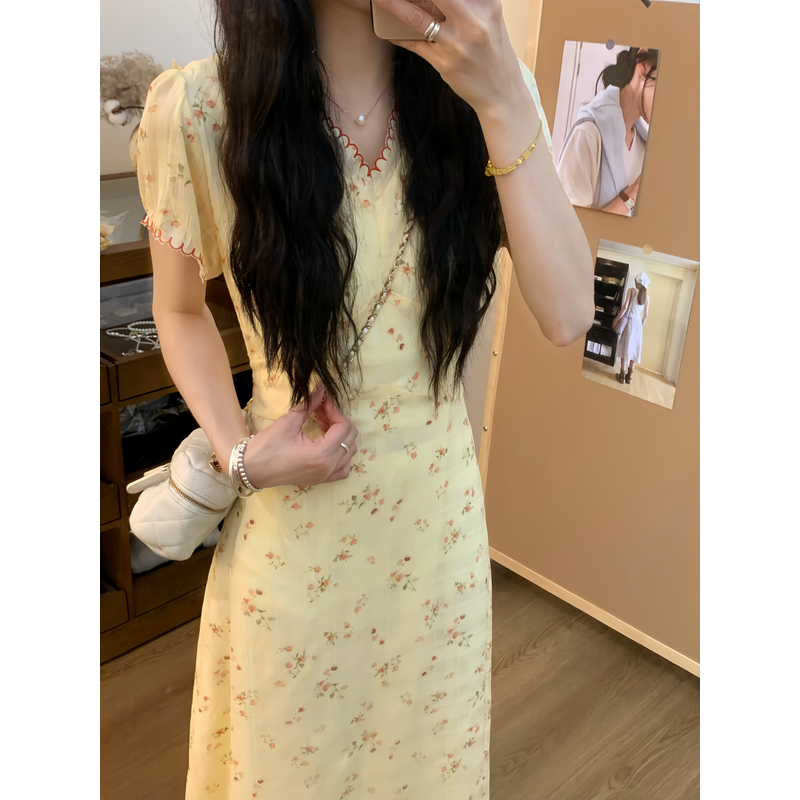 甜美纯欲气质v领蔷薇碎花显瘦小众设计感连衣裙8229#A