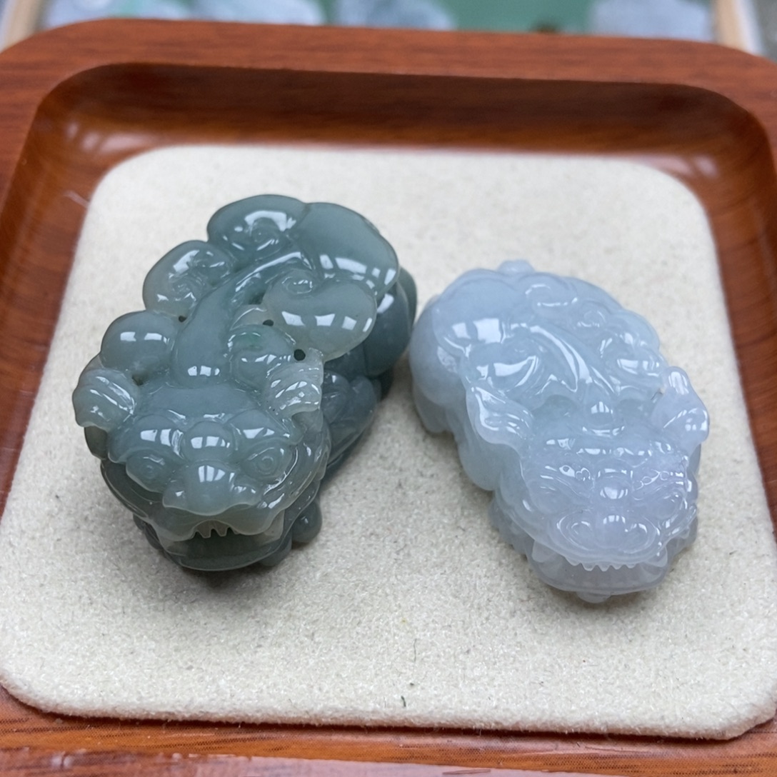 不***苦翡翠未镶嵌颈饰如意