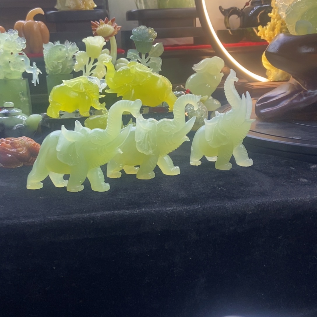 诗***方石材天然岫岩玉摆件