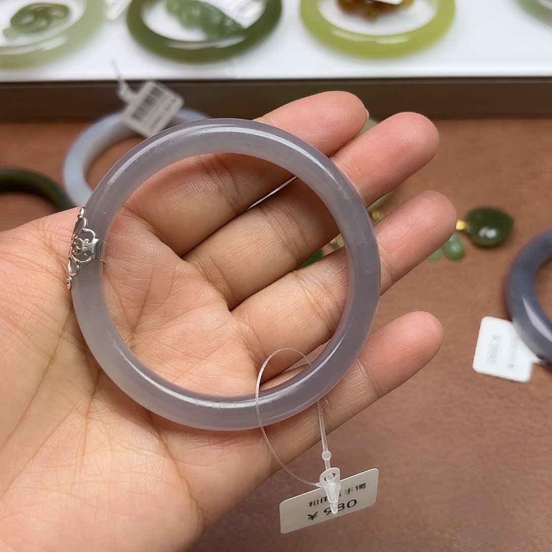 月***兔和田玉未镶嵌手镯