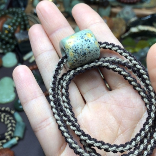 岫岩河磨玉（透闪石质玉）颈饰未镶嵌轻*