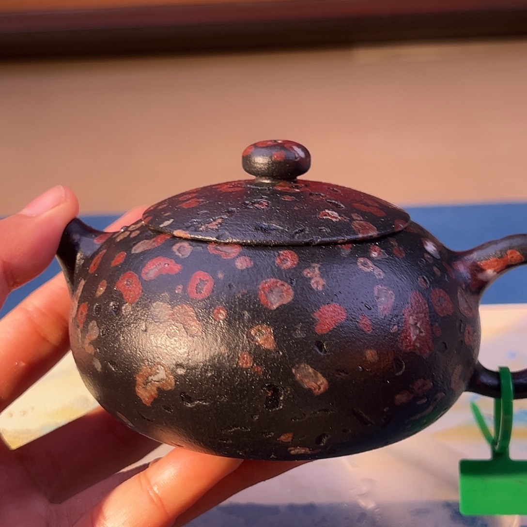 扁西施安山玉黑底红梅