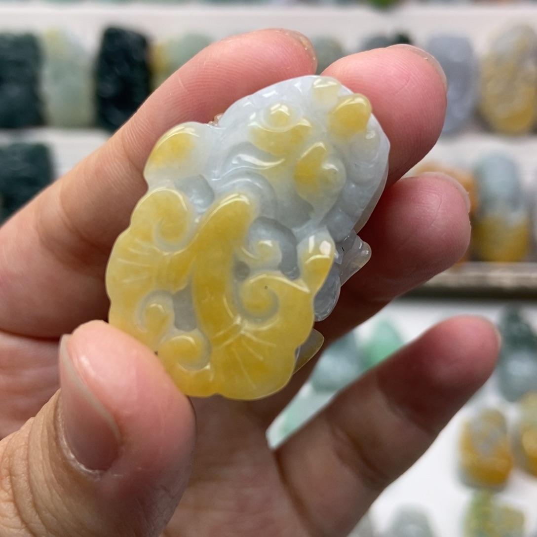 翡翠未镶嵌吊坠(赠链)