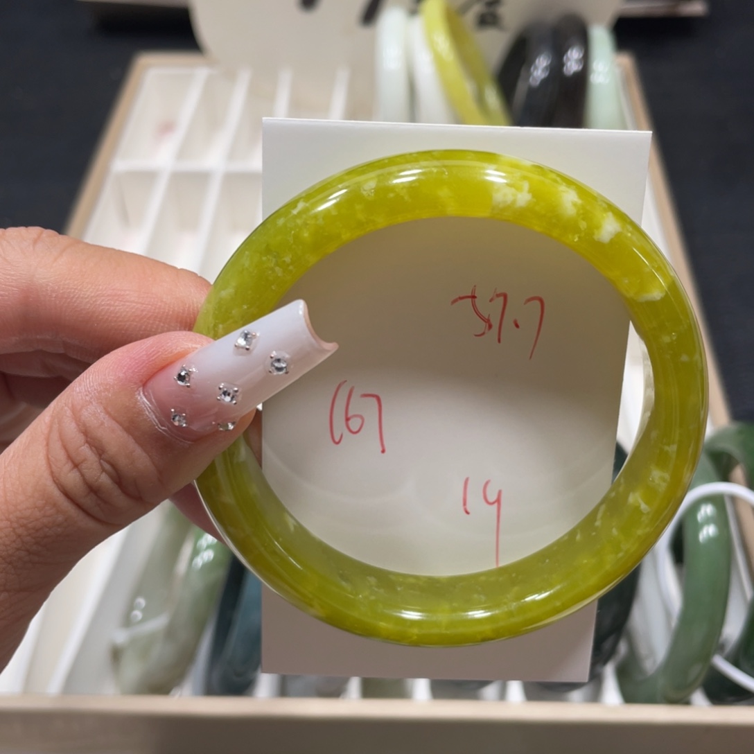 蛇纹石玉未镶嵌手镯