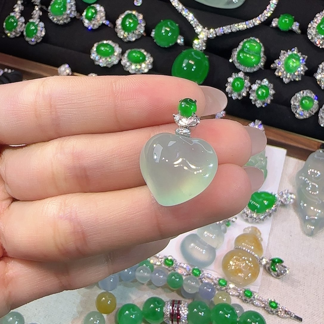 翡翠18K金镶嵌戒指