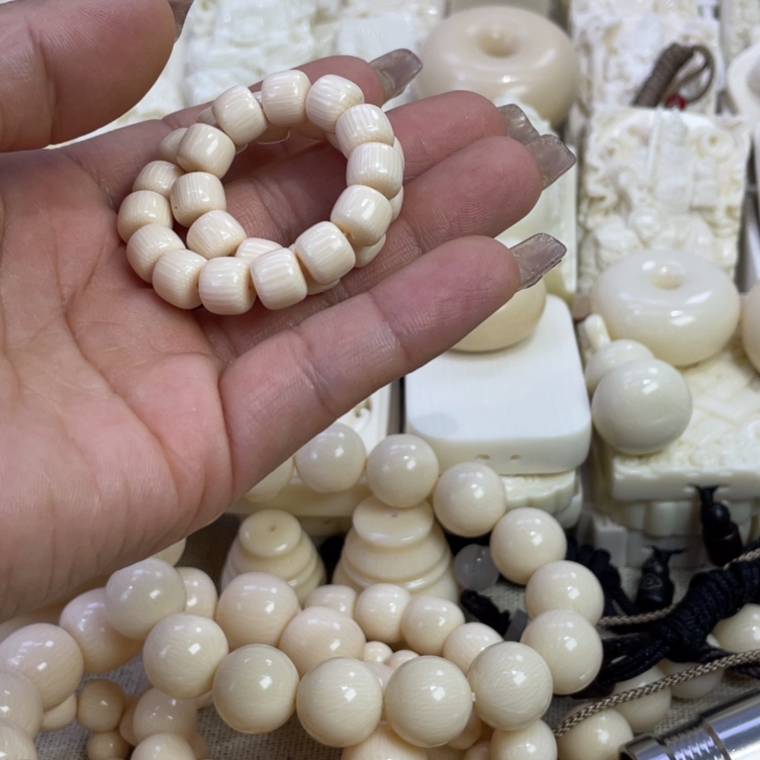 王***界新骨瓷猛犸8x9手串