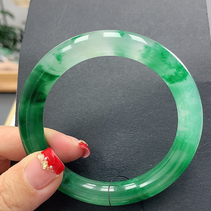 石英质玉手镯未镶嵌心*师