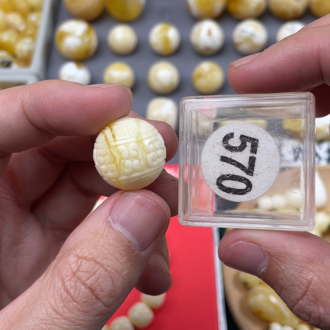 蜜蜡珠宝奇石未镶嵌