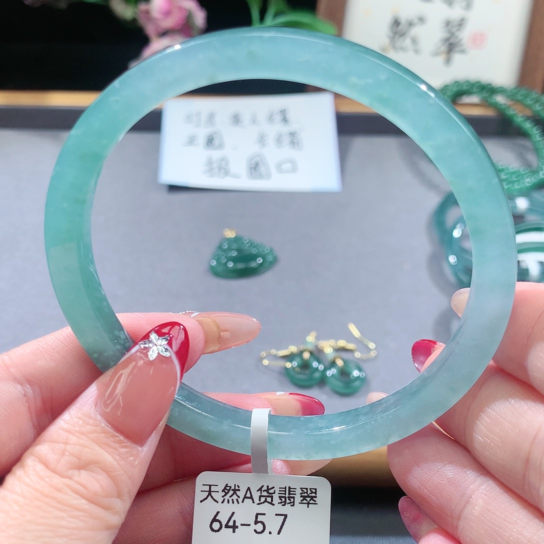 翡翠手镯（圆镯）未镶嵌