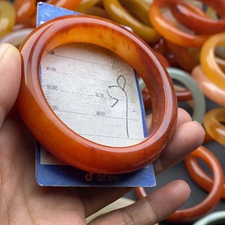 未镶嵌手镯石英质玉