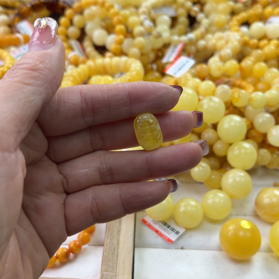 琥珀珠宝奇石未镶嵌