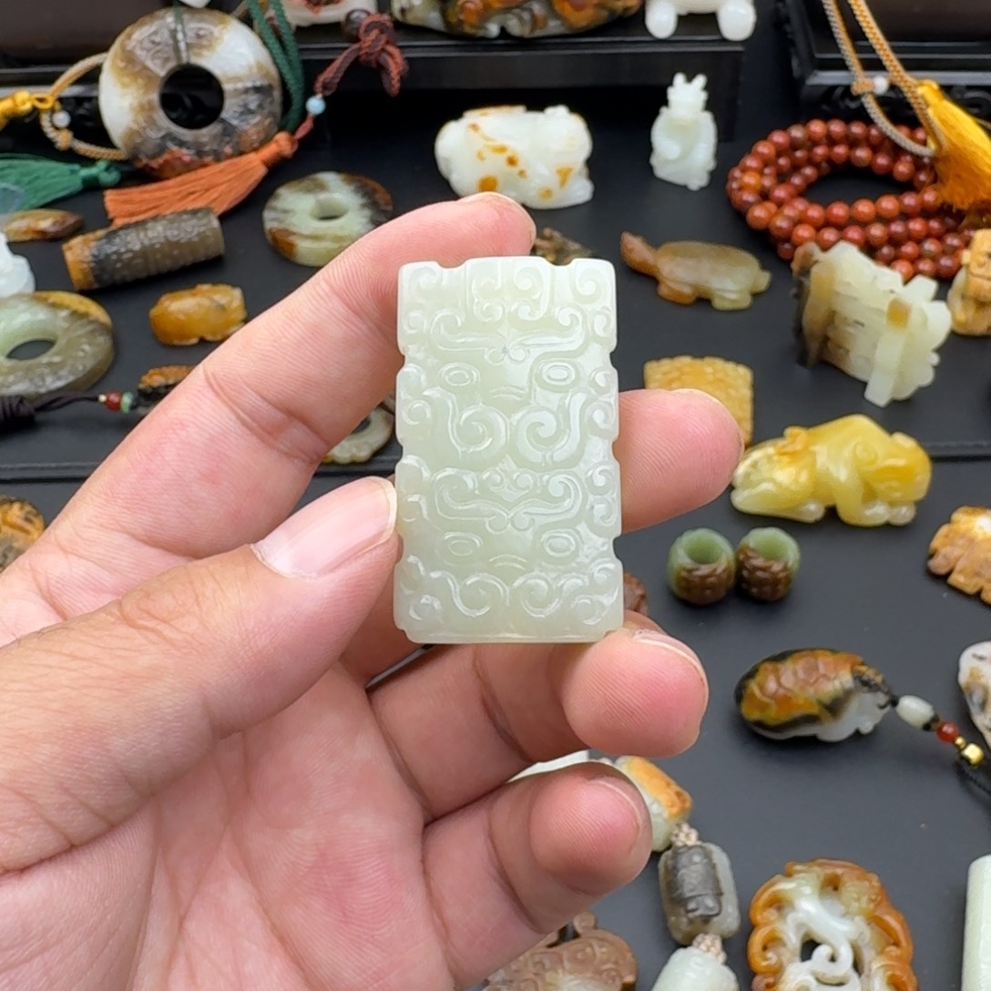 文***锅和田玉未镶嵌颈饰