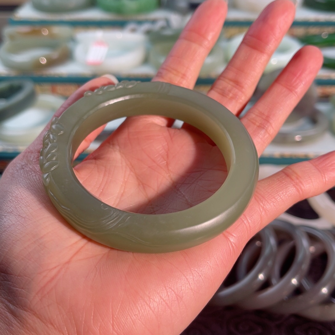 和田玉手镯未镶嵌锦**影