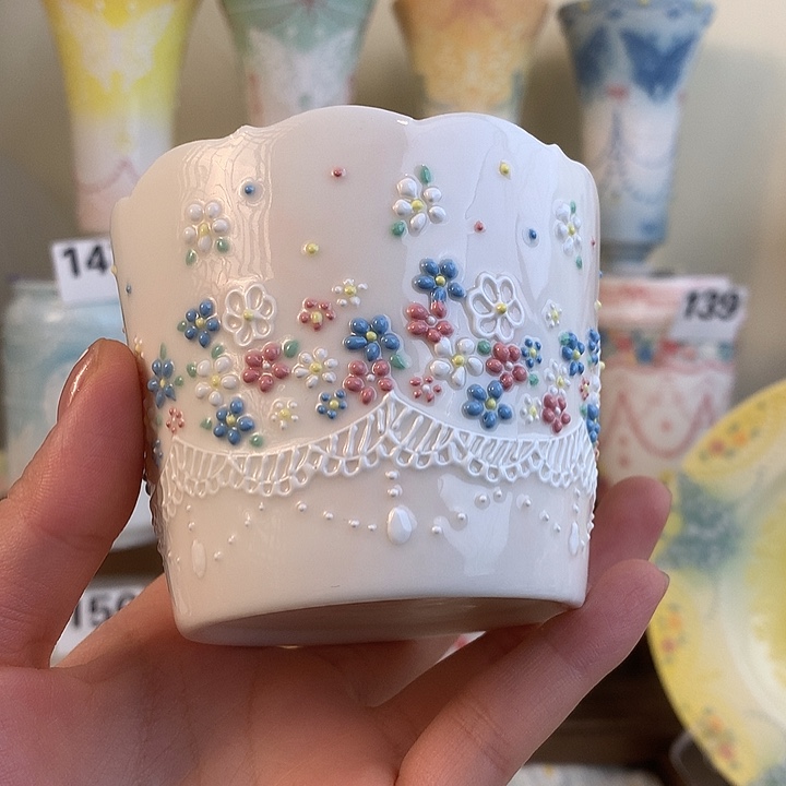 立体釉花卉花口杯