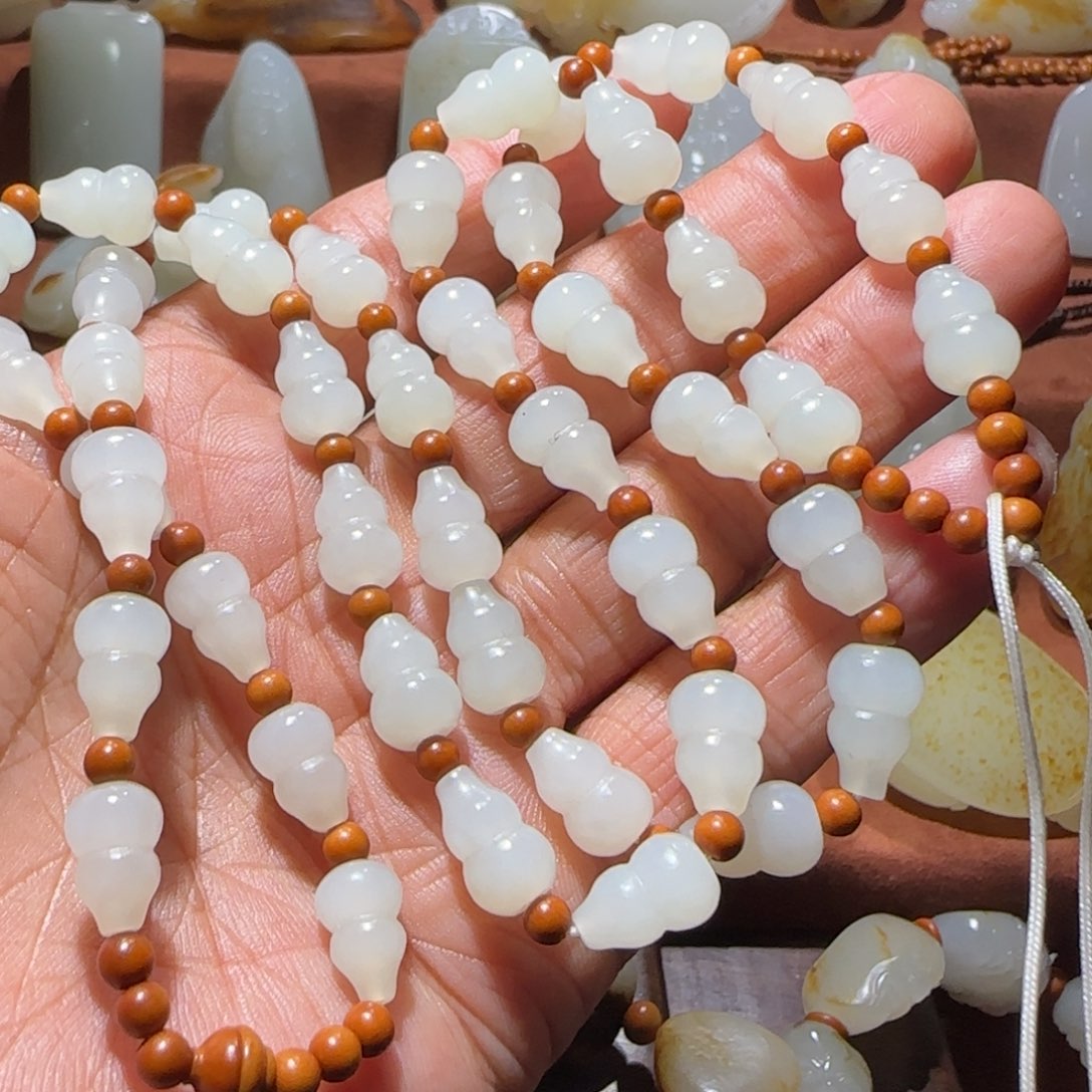 山***泉和田玉未镶嵌颈饰