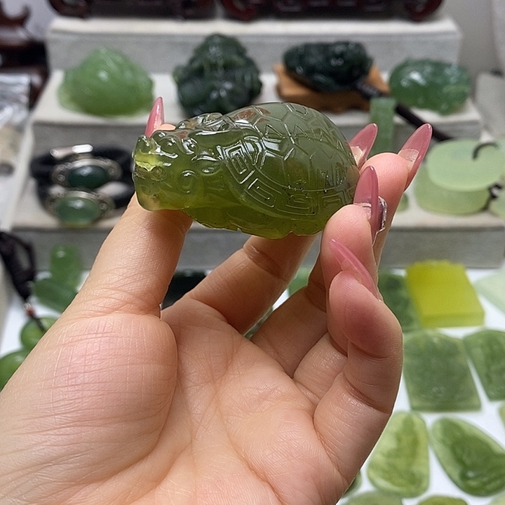 一***上蛇纹石玉未镶嵌挂件