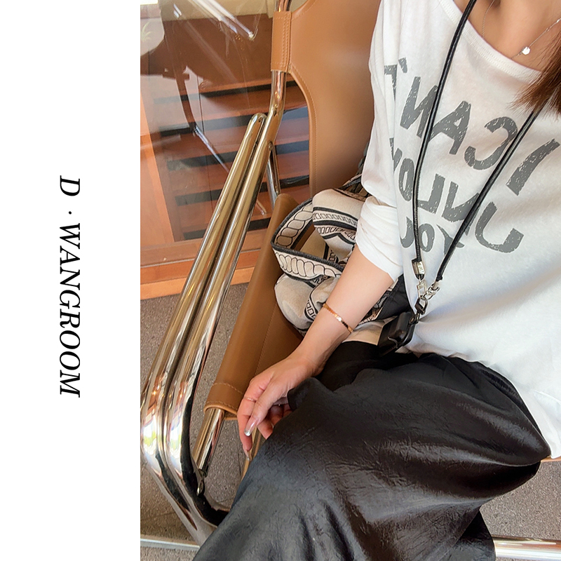 丁小晗【轻松小调】“风吹凉凉T丨宽松大版”印花斜肩T恤E9072