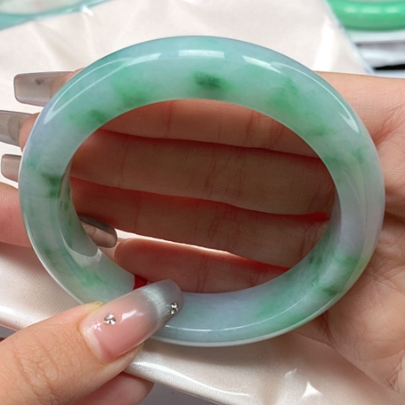 【闪购商品】翡翠手镯未镶嵌57圈