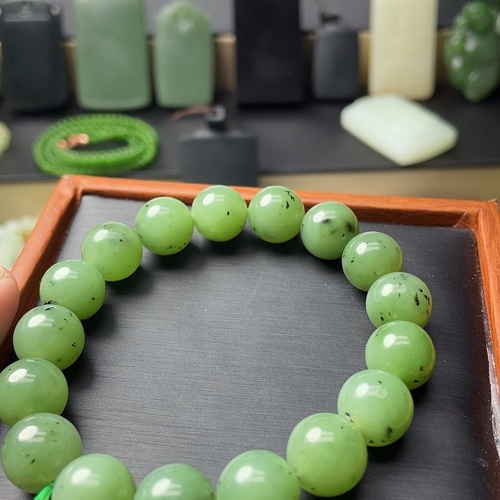 和田玉（碧玉）未镶嵌手链