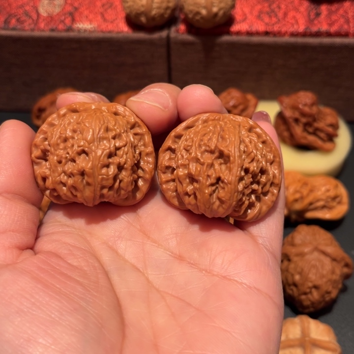 您***中文玩核桃吊坠白狮子