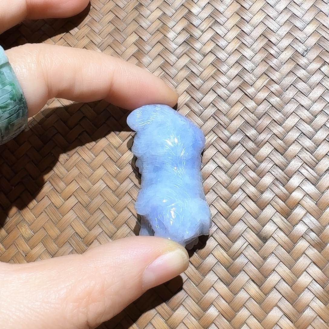 颈饰未镶嵌翡翠心*属个性十足