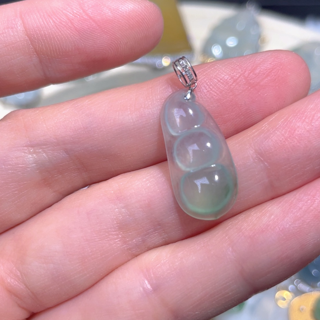 翡翠颈饰18K金镶嵌翡翠