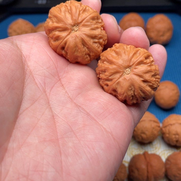 文玩核桃把件水晶佛肚