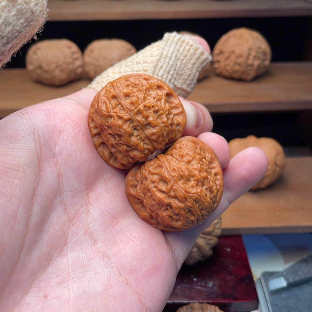 文玩核桃把件36精配红皮血麒麟