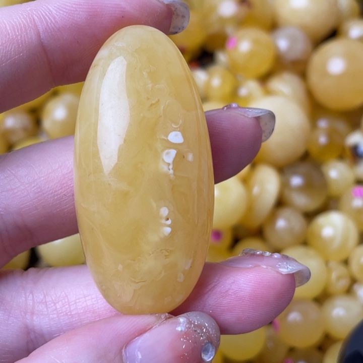 未镶嵌琥珀裸石微瑕375