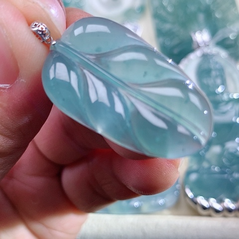 【闪购商品】翡翠颈饰18K金镶嵌天然翡翠