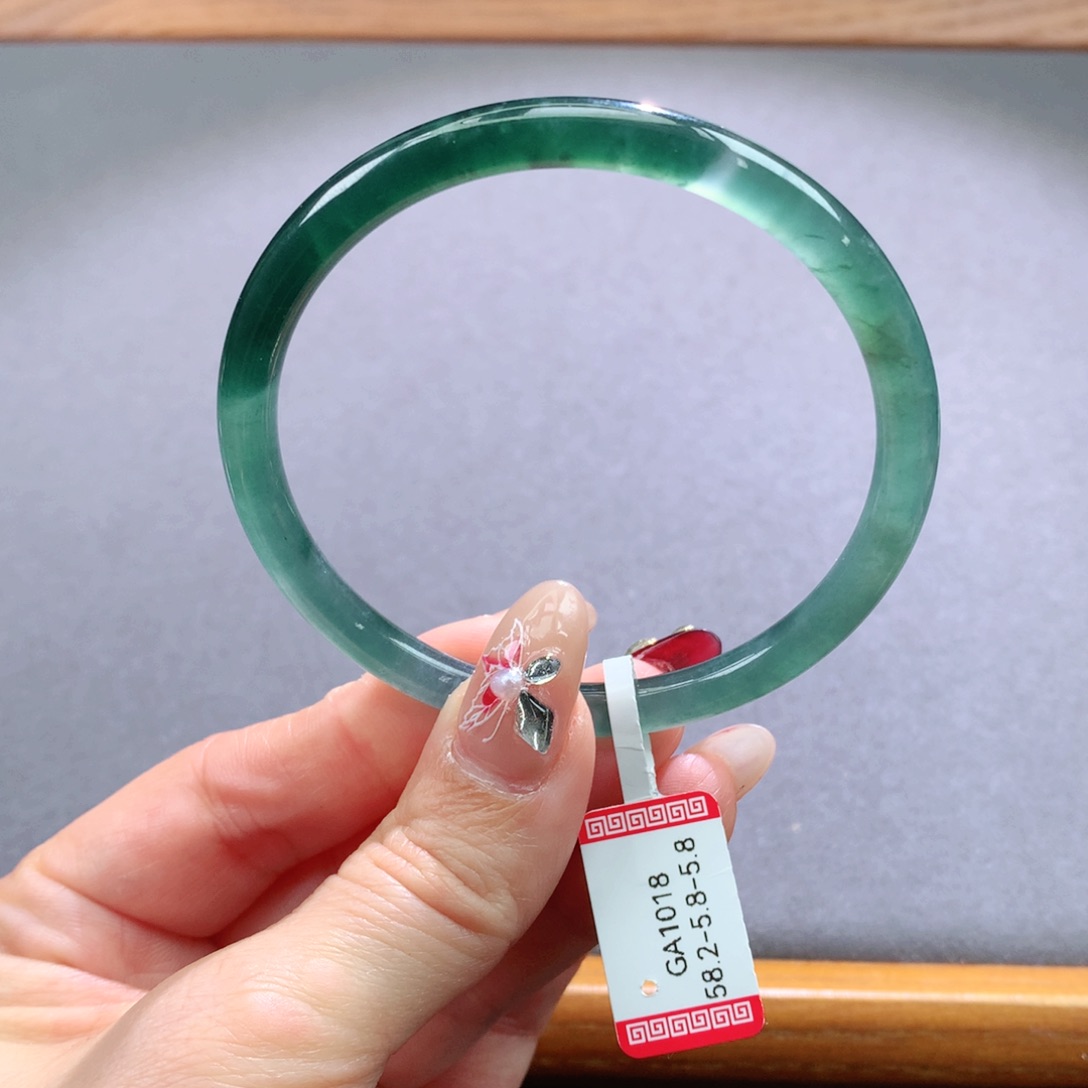 翡翠手镯未镶嵌天然翡翠手镯