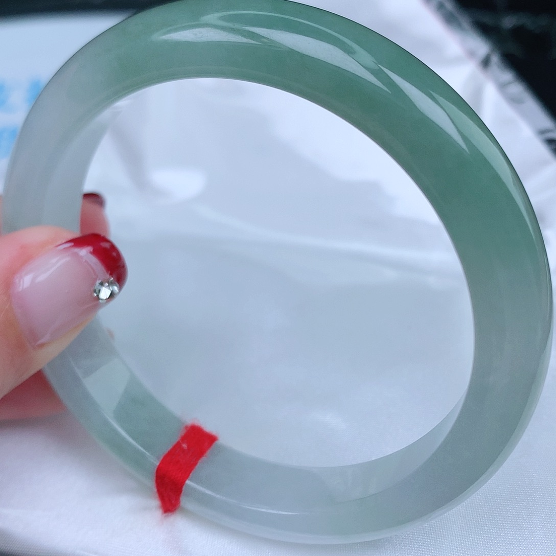 翡翠手镯未镶嵌天然