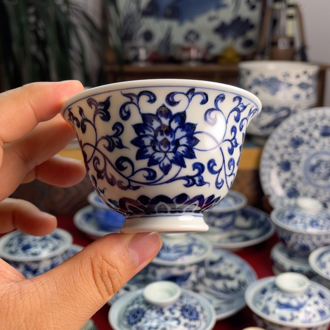 青花缠枝莲杯子微瑕