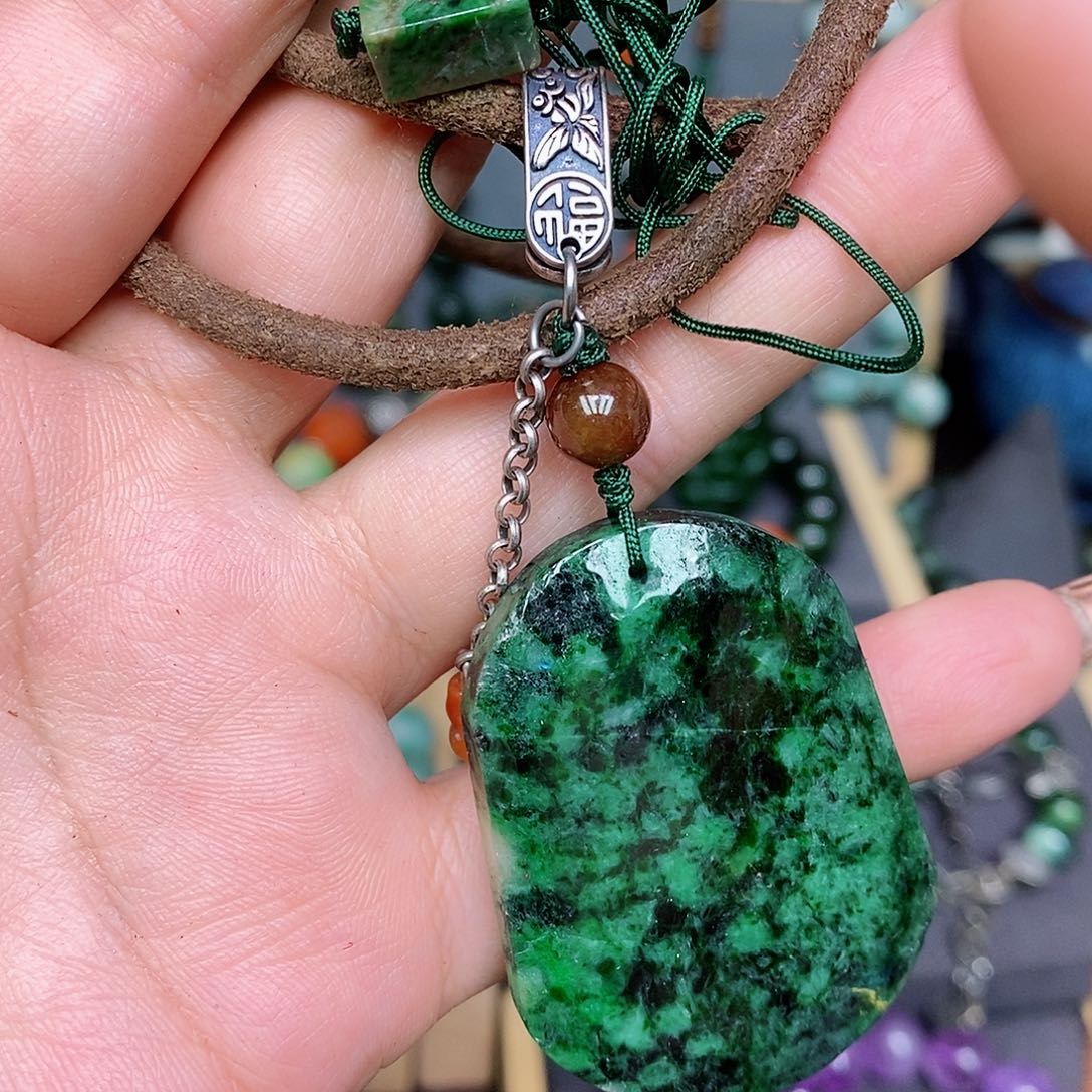 翡翠颈饰银S925镶嵌漂亮美眉