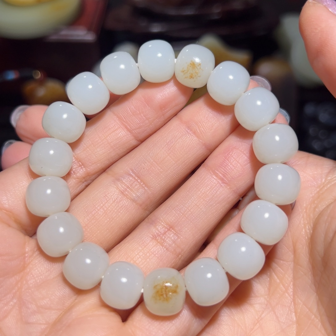 爱***满和田玉未镶嵌颈饰