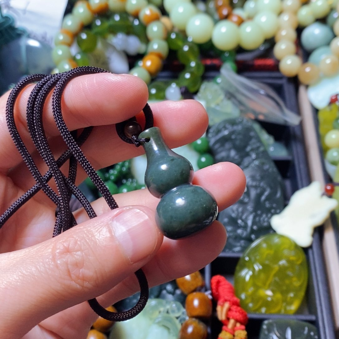 岫岩老玉（透闪石质玉）未镶嵌颈饰