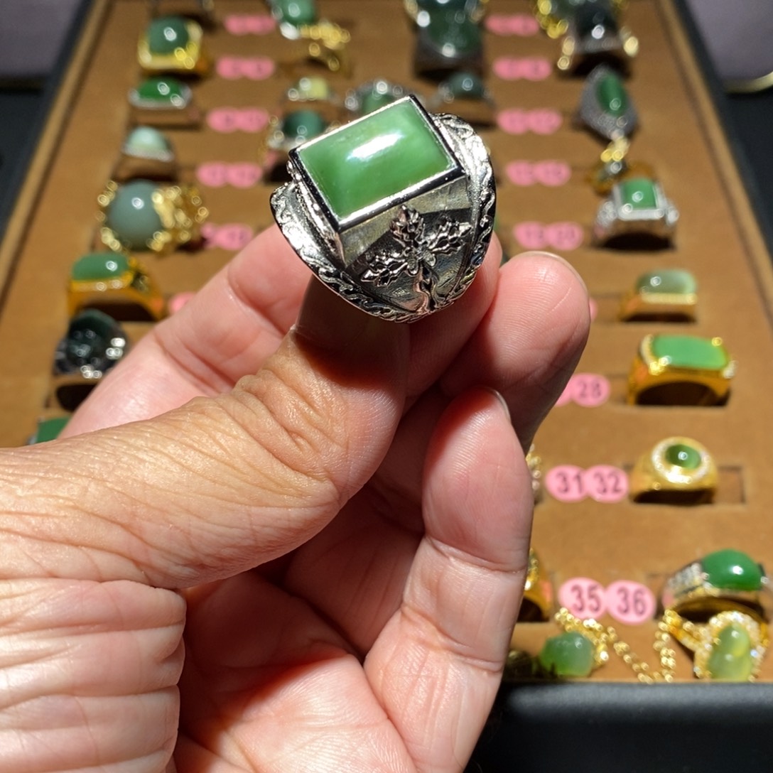 和田玉未镶嵌戒指