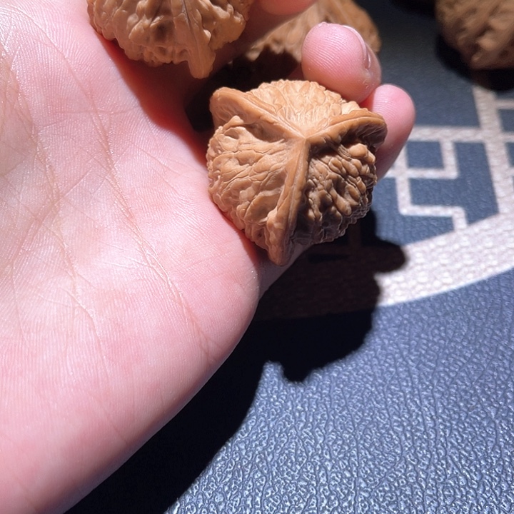 把件文玩核桃W**丶唐三角