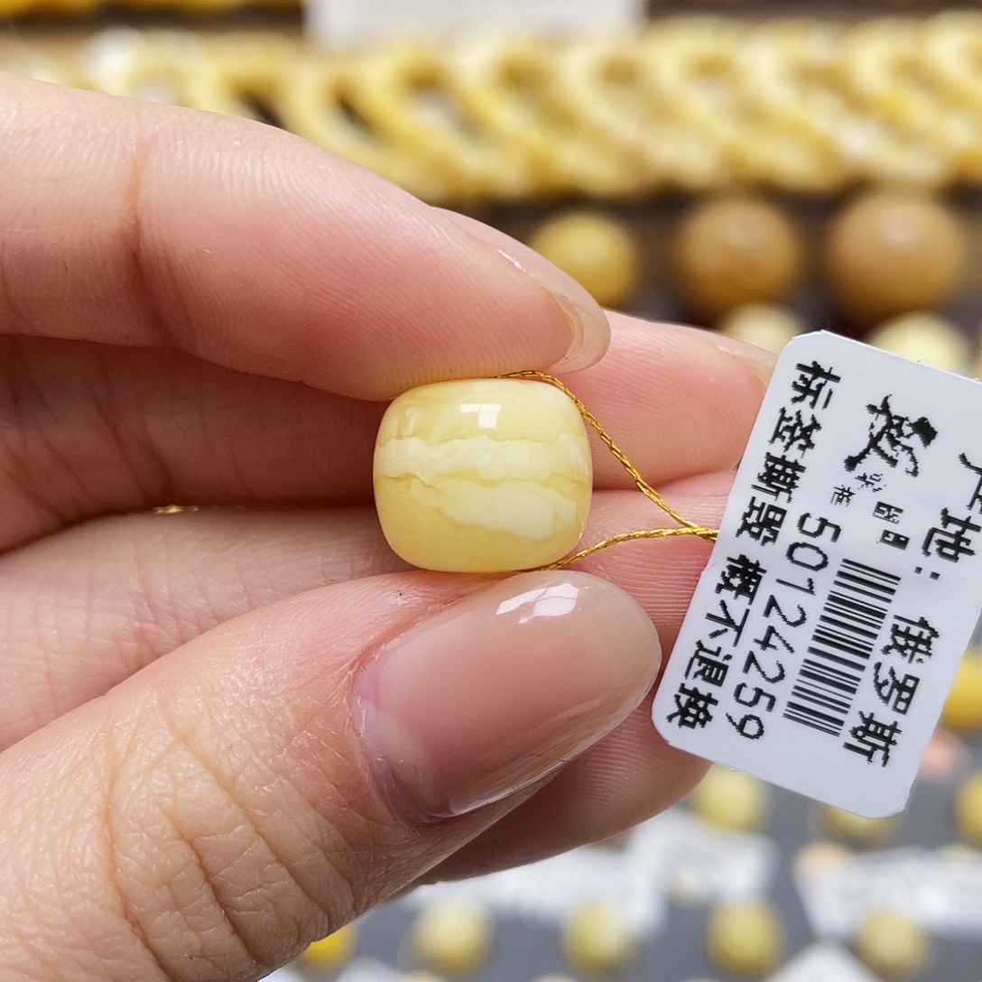 琥珀裸石未镶嵌蜜蜡老型12.2*10.7mm