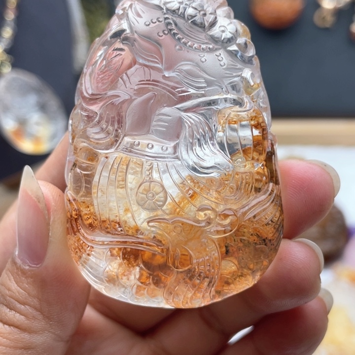 未镶嵌颈饰水晶   