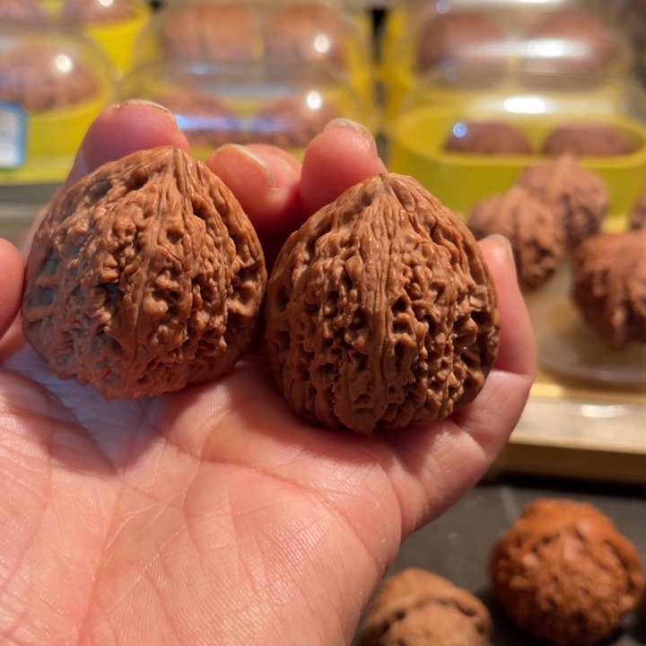 文玩核桃把件一**虹全品南疆石39