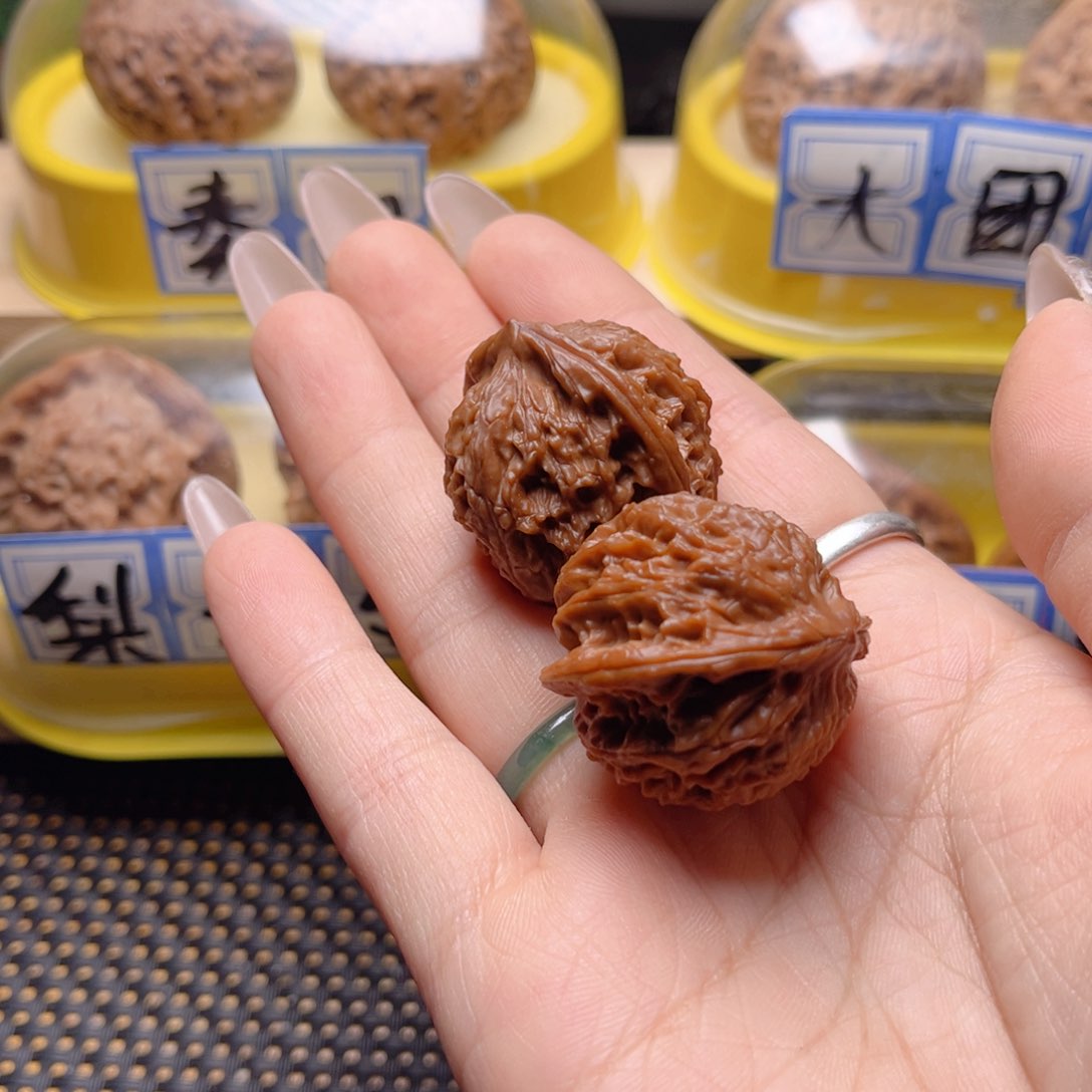 文玩核桃把件枫核桃