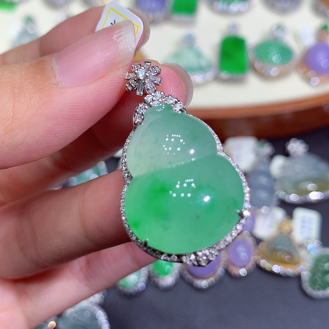 翡翠吊坠(不含链)18K金镶嵌