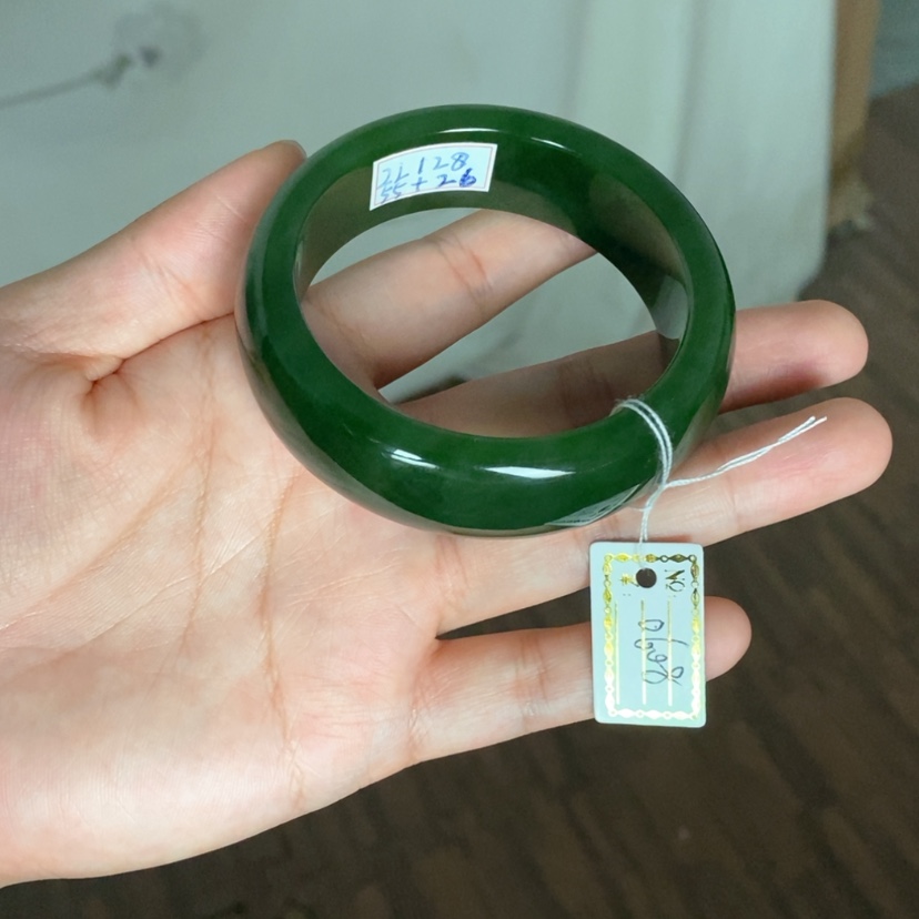 【闪购商品】未镶嵌手镯和田玉（碧玉）