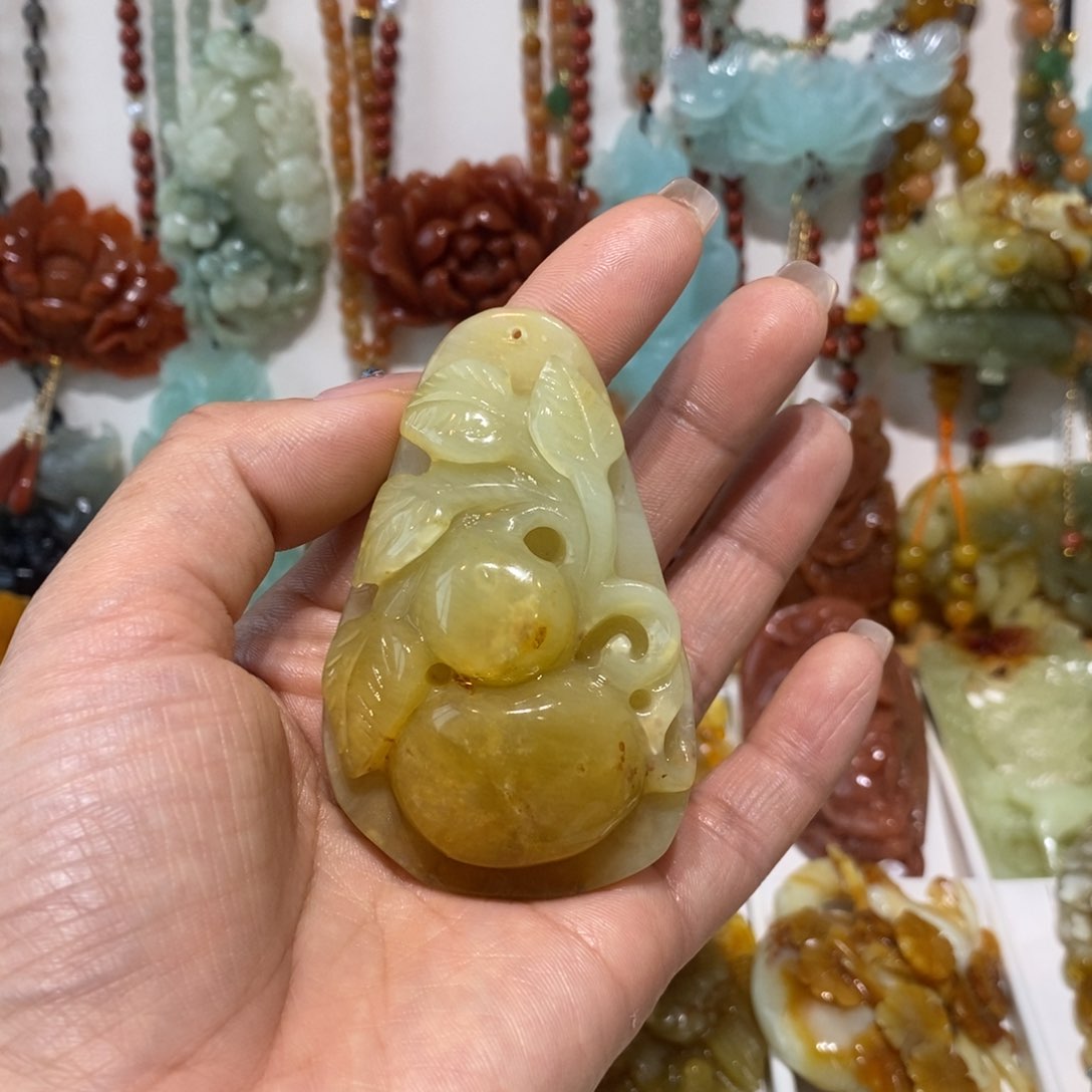 蛇纹石玉未镶嵌颈饰