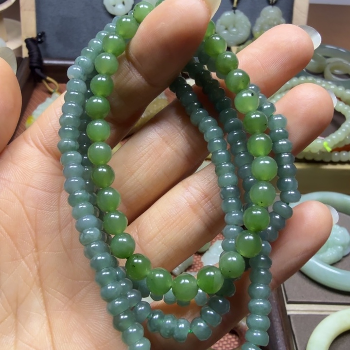 哆***李和田玉未镶嵌手链