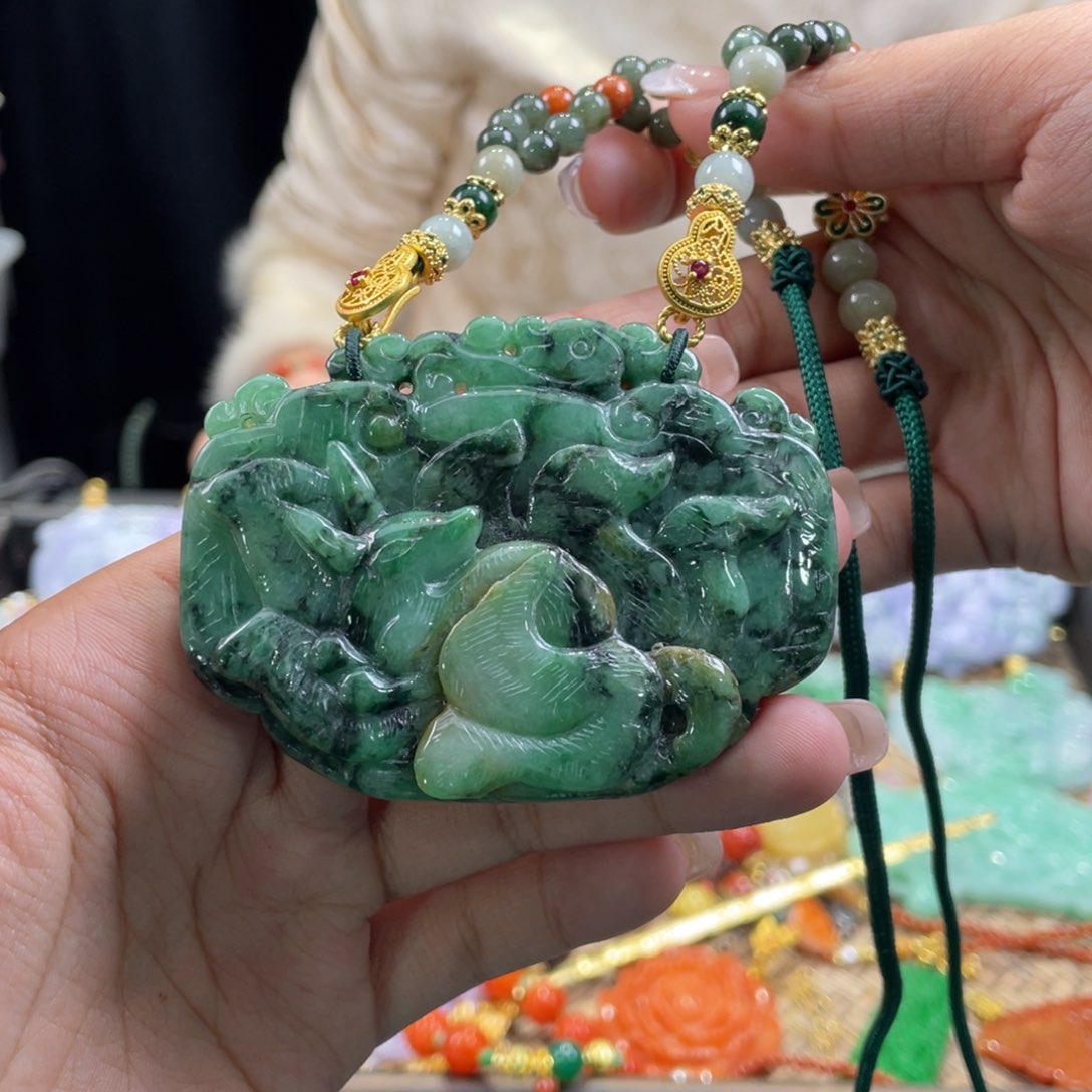 翡翠颈饰未镶嵌代编织