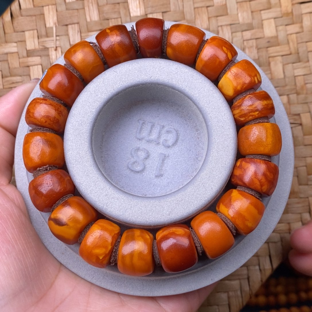 蜜蜡裸石未镶嵌蜜蜡